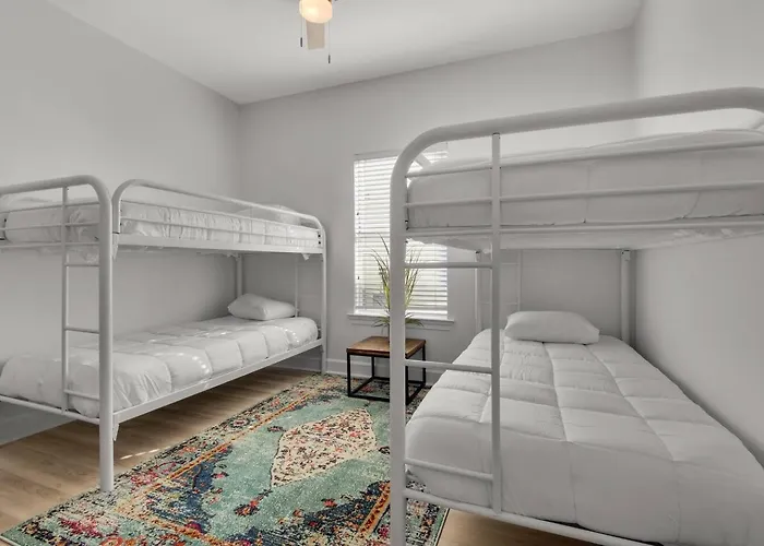 Beachfront 10br Oasis W Private Pool Sleeps 24 * Gulf Shores