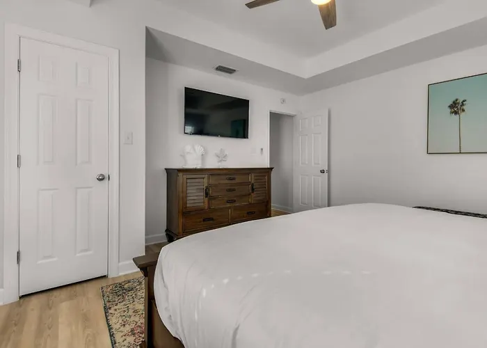 Beachfront 10br Oasis W Private Pool Sleeps 24 *