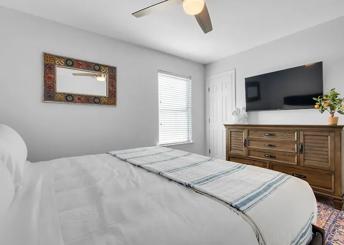 Apartment Beachfront 10br Oasis W Private Pool Sleeps 24