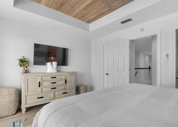 Apartment Beachfront 10br Oasis W Private Pool Sleeps 24